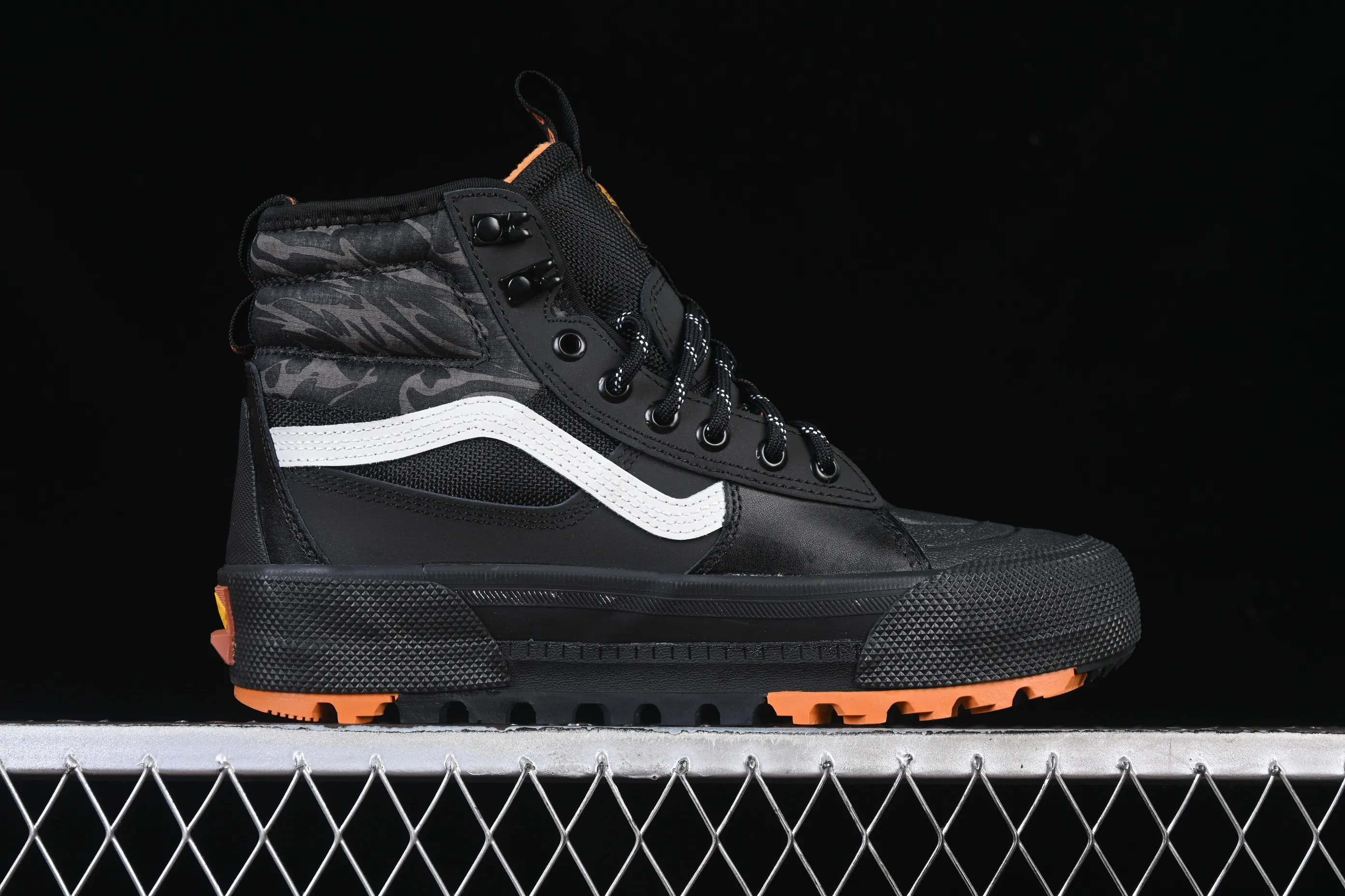 All categories Vans Vans series Vans Hi Vans high-top Vans Sk8-Hi Gore Te Outdoor adventure series round-toe lace-up high-top outdoor functional casual shoes VN0A5I1110K